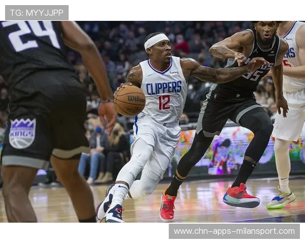 戴维斯二次补篮强势取分,洛杉矶越战越勇