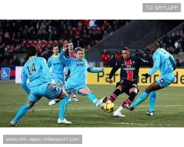 法甲巴黎后场防守稳健，反击收获关键进球