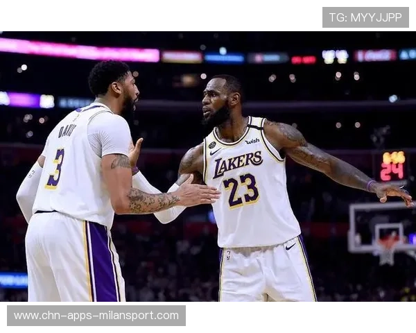 詹姆斯大号三分,湖人末节翻盘成功